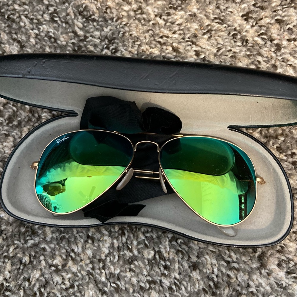 Excellent condition metallic blue Ray-Ban Aviators